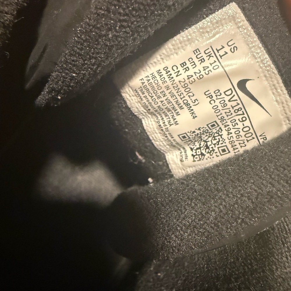 Nike Black and Purple Sneakers - Picture 11 of 11